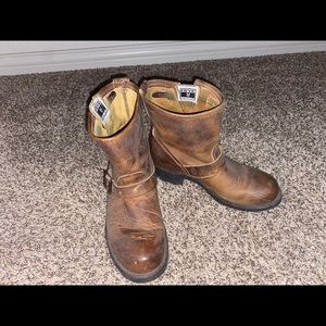Women’s FRYE ENGINEER BUCKLE ANKLE BOOTS 8.5M
